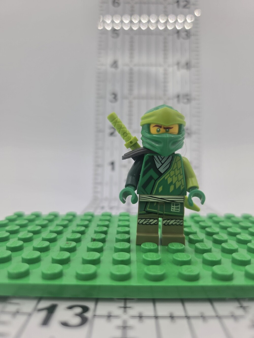 LEGO Ninjago Lloyd (Core) minifigure. 71763 W/ Katana Sword Green Scabbard Gray